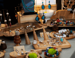 Retail and fashion accessory